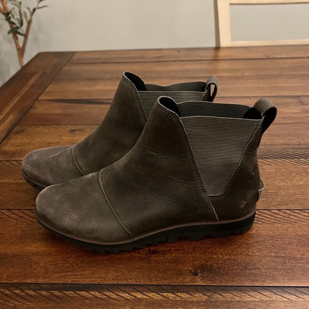 Sorel Women's Harlow Chelsea Boot 8.5